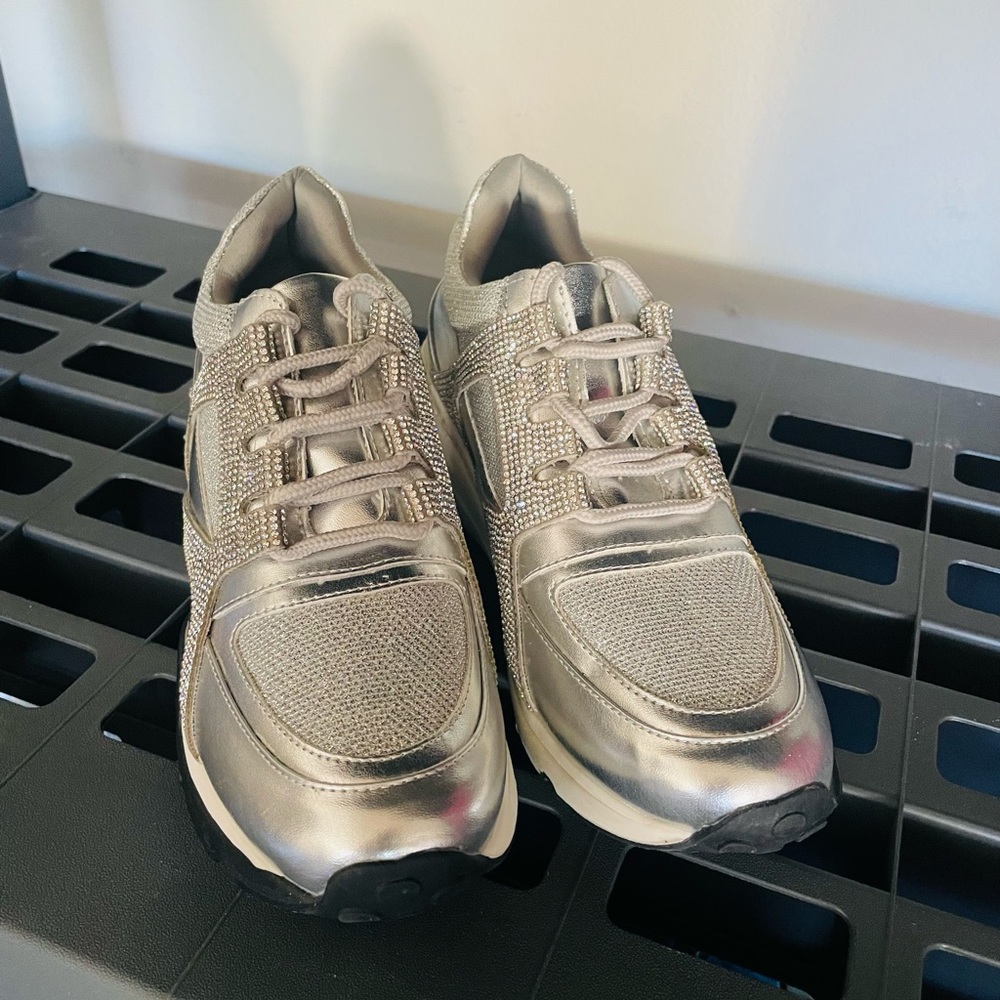 New Sneakers Size 8 steve madden